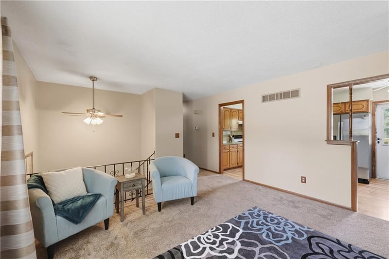 1922 Leslie Dr, Independence, MO 64055