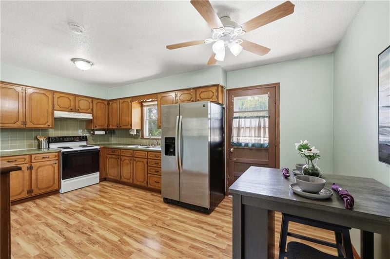 1922 Leslie Dr, Independence, MO 64055