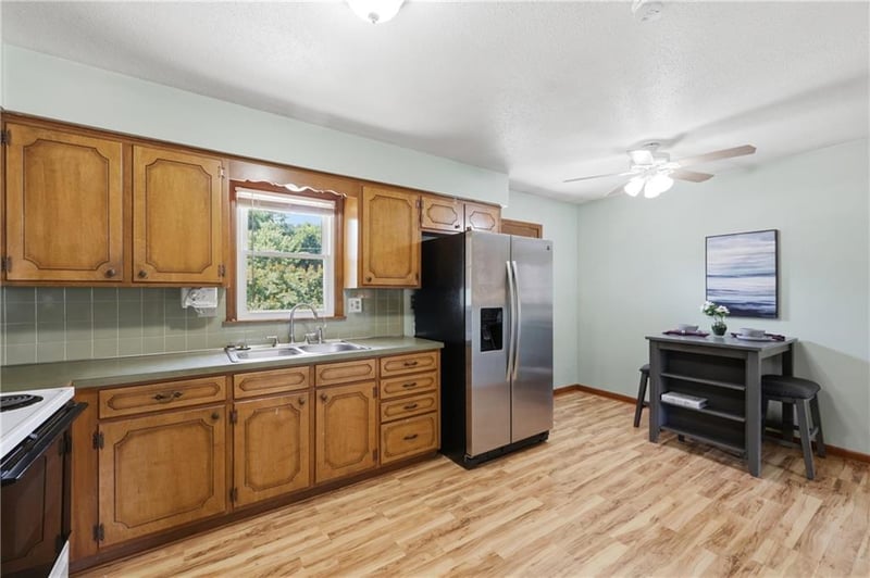 1922 Leslie Dr, Independence, MO 64055