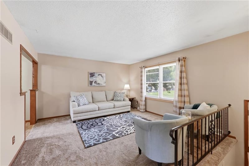 1922 Leslie Dr, Independence, MO 64055