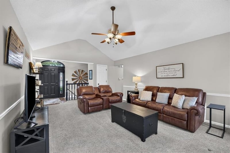 207 Bridge Pl, Blue Springs, MO 64014