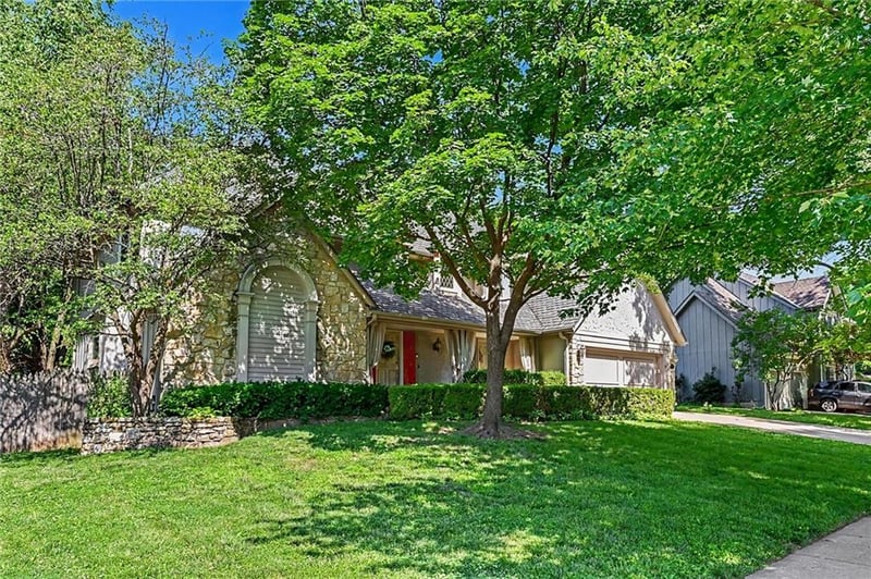 5710 Spruce Ave, Kansas City, MO 64119