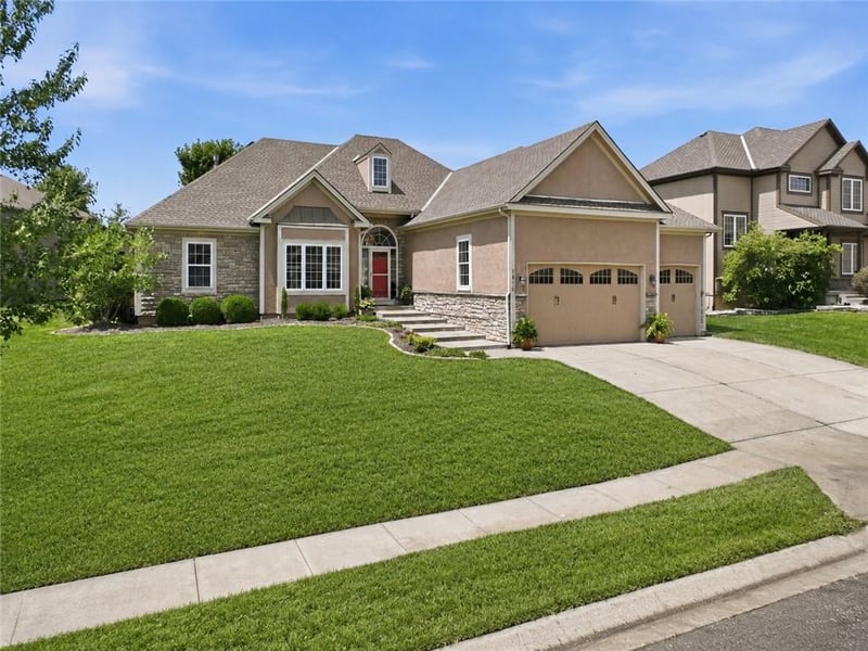 1416 Cross Creek Dr, Raymore, MO 64083