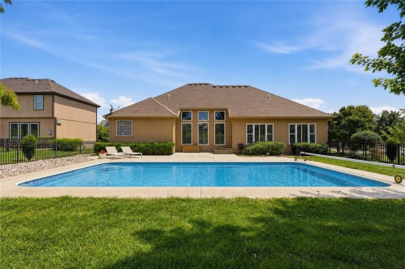 1416 Cross Creek Dr, Raymore, MO 64083