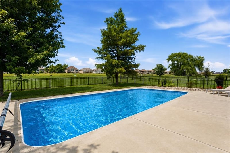1416 Cross Creek Dr, Raymore, MO 64083
