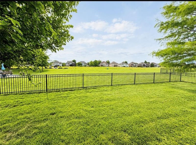 1416 Cross Creek Dr, Raymore, MO 64083