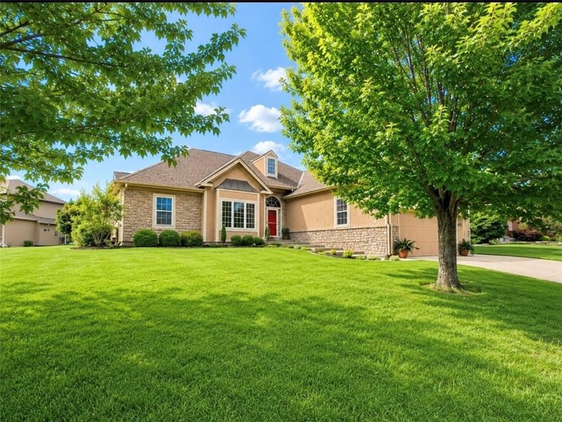 1416 Cross Creek Dr, Raymore, MO 64083