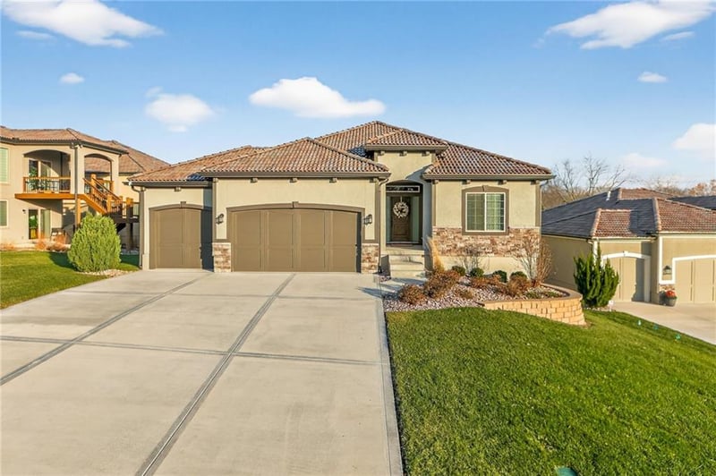 433 Kaylea Ct, Lee's Summit, MO 64081