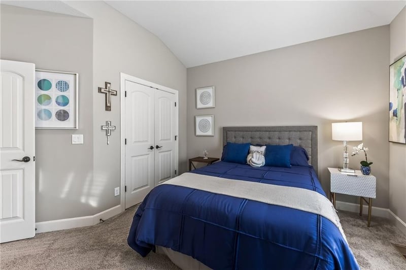 433 Kaylea Ct, Lee's Summit, MO 64081