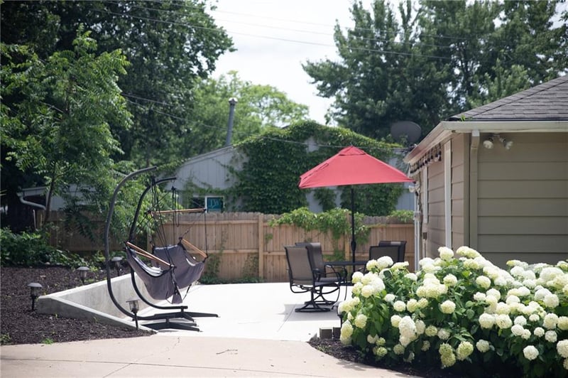 61 H St, Lake Lotawana, MO 64086