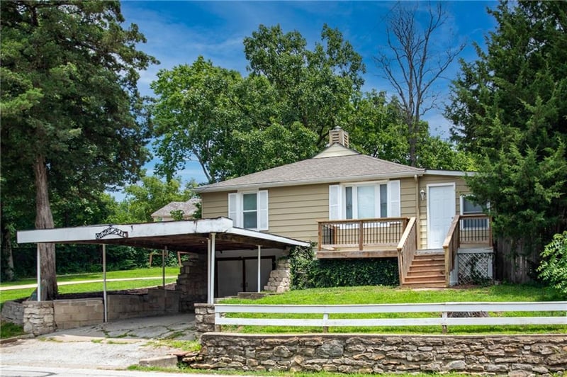 61 H St, Lake Lotawana, MO 64086