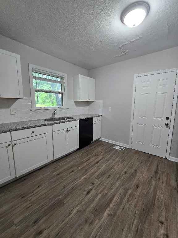 9004 55th St, Raytown, MO 64133