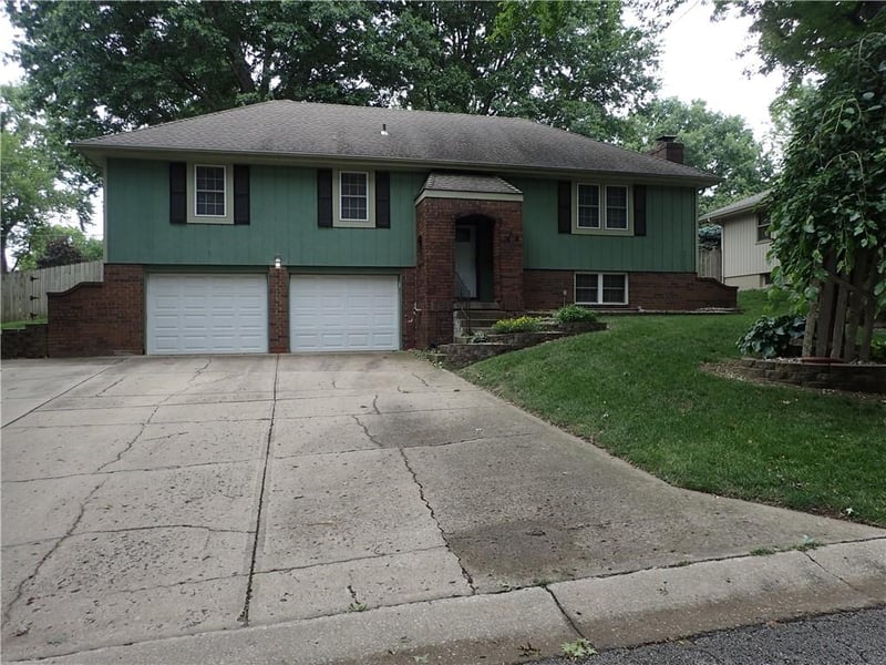 1608 20th St, Blue Springs, MO 64015