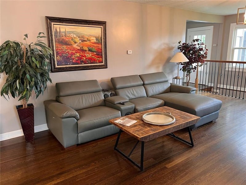 4901 Antioch Rd, Overland Park, KS 66203