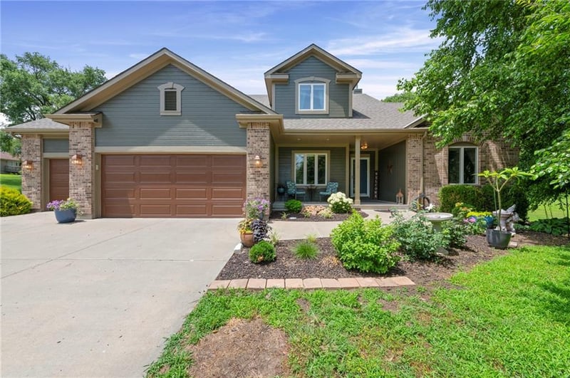 1812 150th St, Basehor, KS 66007