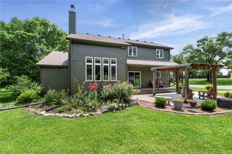 1812 150th St, Basehor, KS 66007