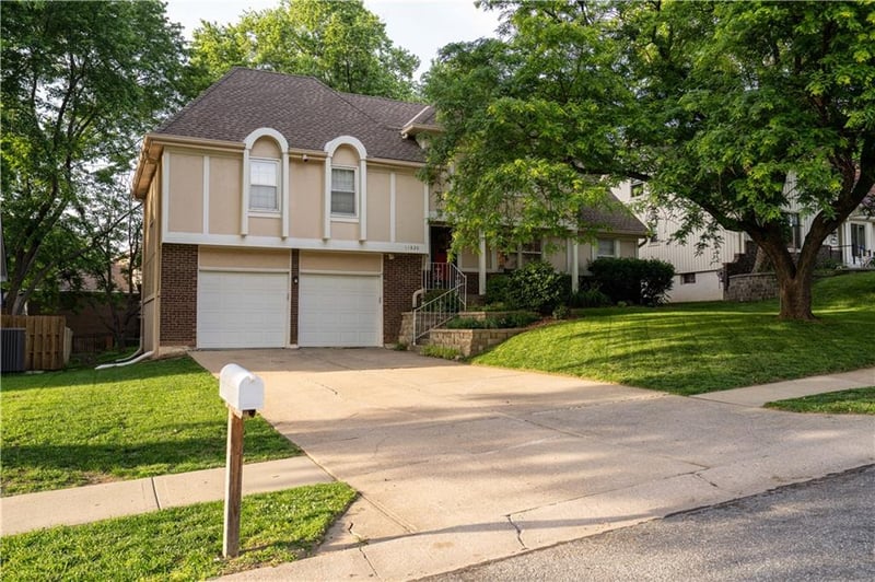 11820 99th Ter, Overland Park, KS 66214