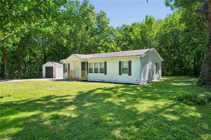 125 Gould St, Tonganoxie, KS 66086