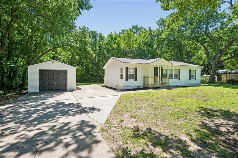 125 Gould St, Tonganoxie, KS 66086