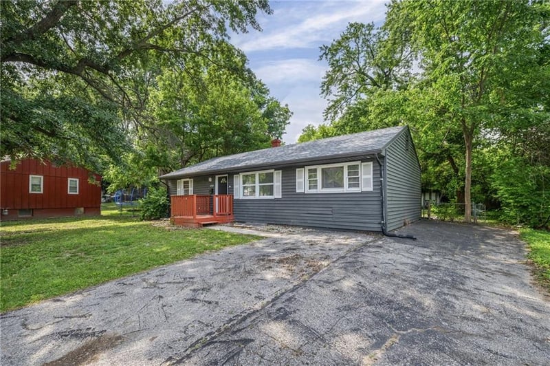 2518 Crescent Ave, Independence, MO 64052