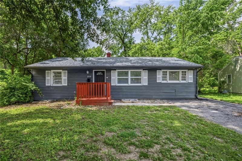 2518 Crescent Ave, Independence, MO 64052