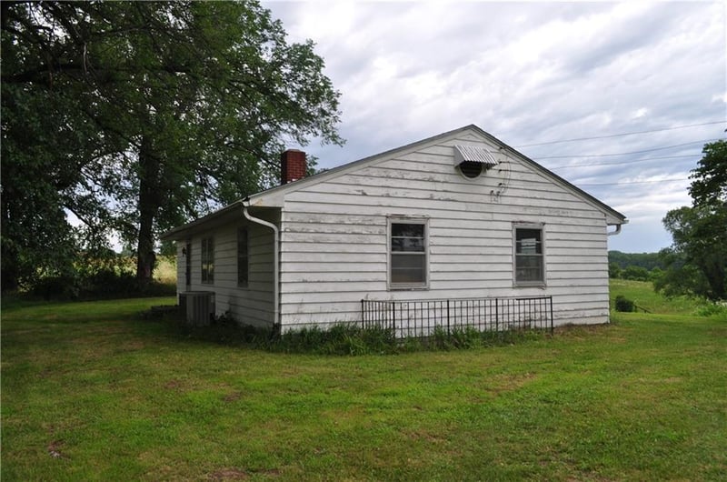 33135 Iatan Rd, Weston, MO 64098