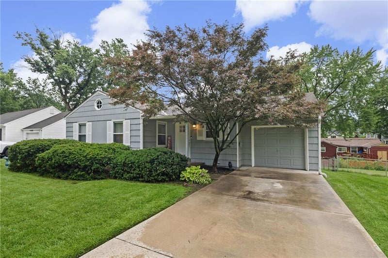 5201 71st St, Prairie Village, KS 66208