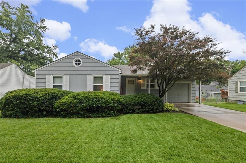 5201 71st St, Prairie Village, KS 66208