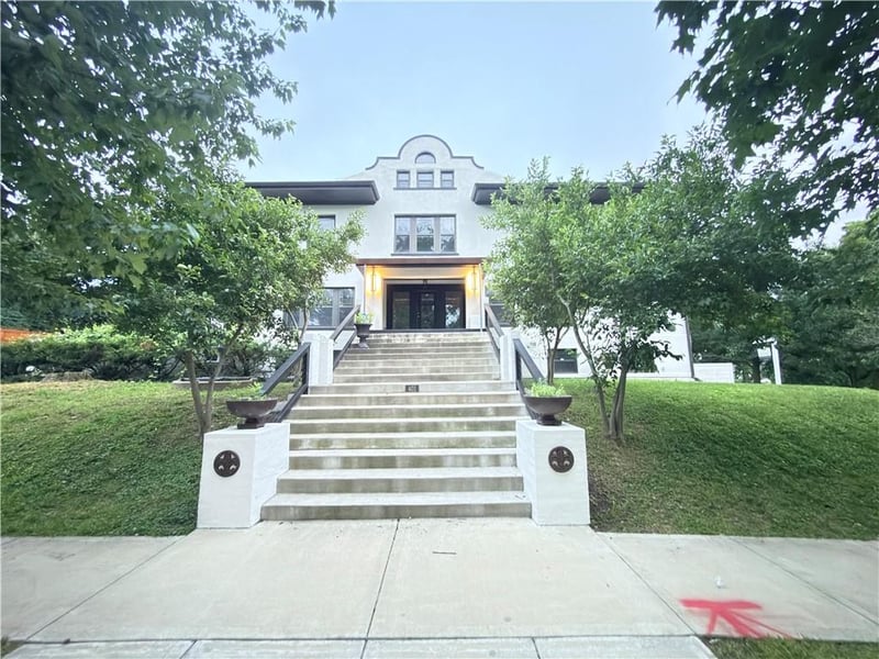 401 36th St, Kansas City, MO 64109
