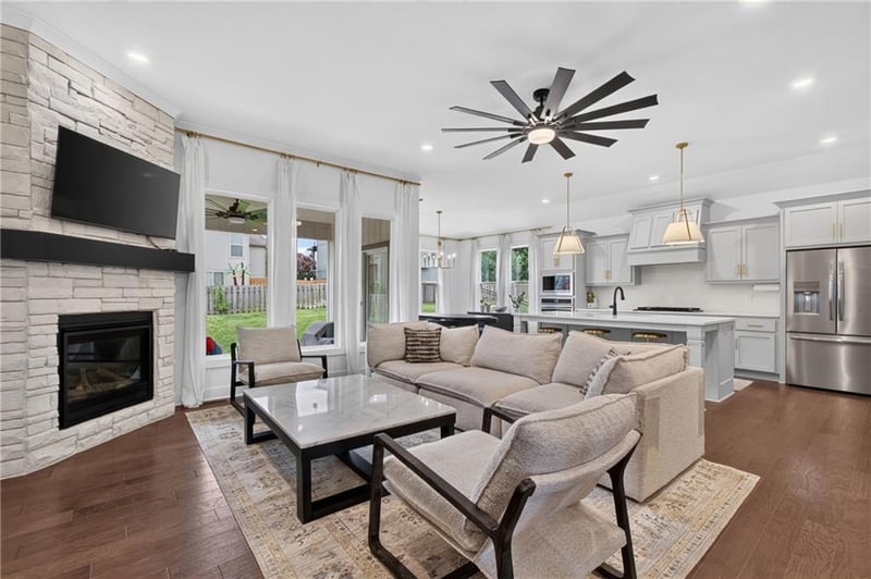 1517 Georgetown Dr, Lee's Summit, MO 64082