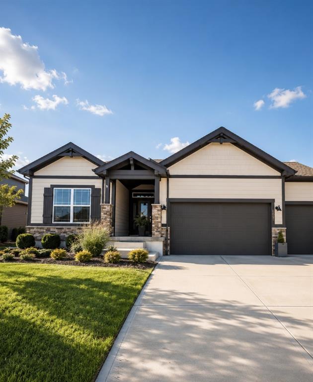 1517 Georgetown Dr, Lee's Summit, MO 64082