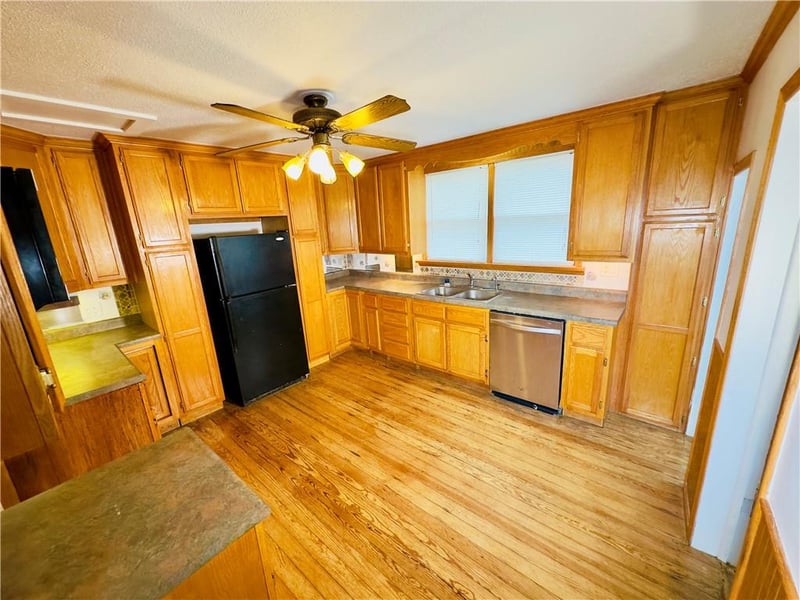 409 Miller St, Appleton City, MO 64724