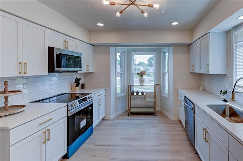 412 Deerfield Ct, Lee's Summit, MO 64086