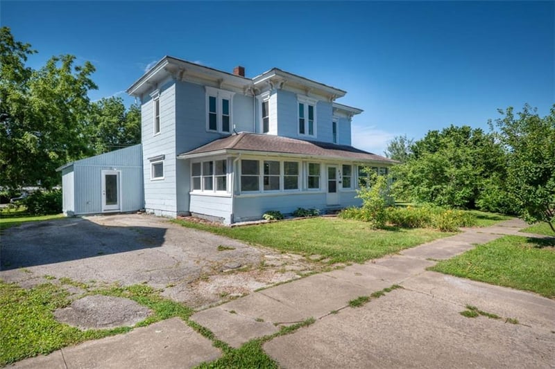 406 4th St, Cameron, MO 64429