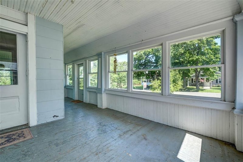 406 4th St, Cameron, MO 64429