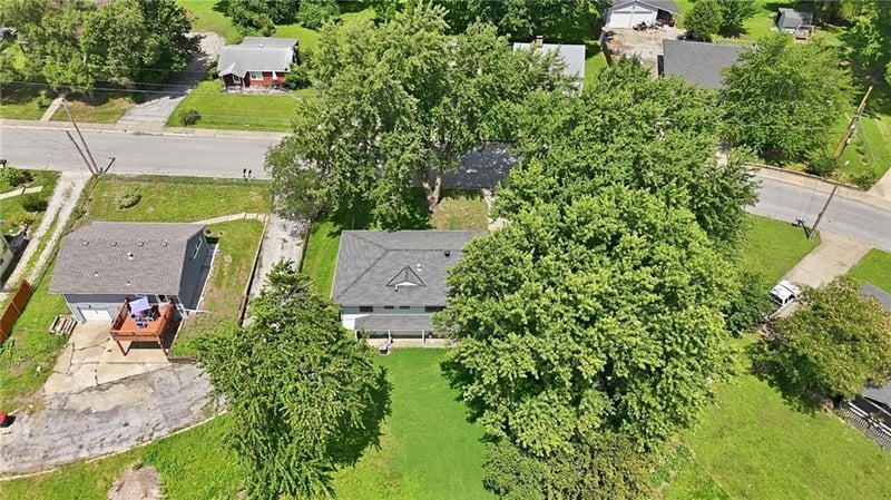 483 Meadowbrook Rd, Kansas City, MO 64119