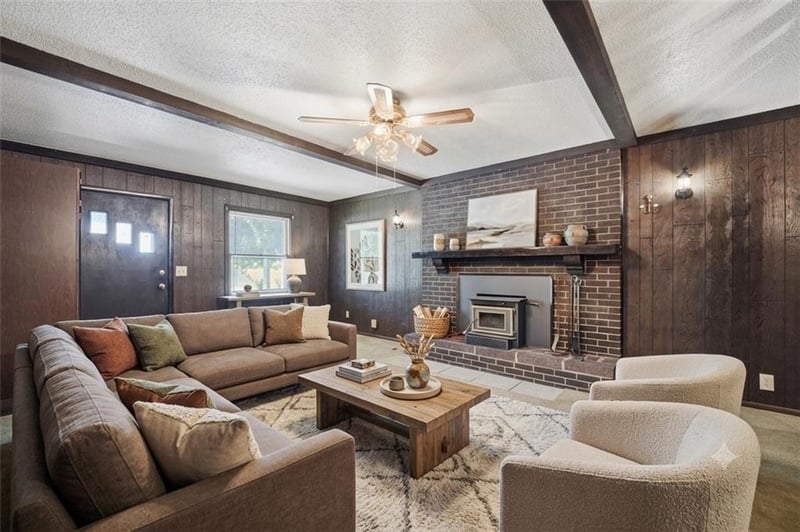 483 Meadowbrook Rd, Kansas City, MO 64119