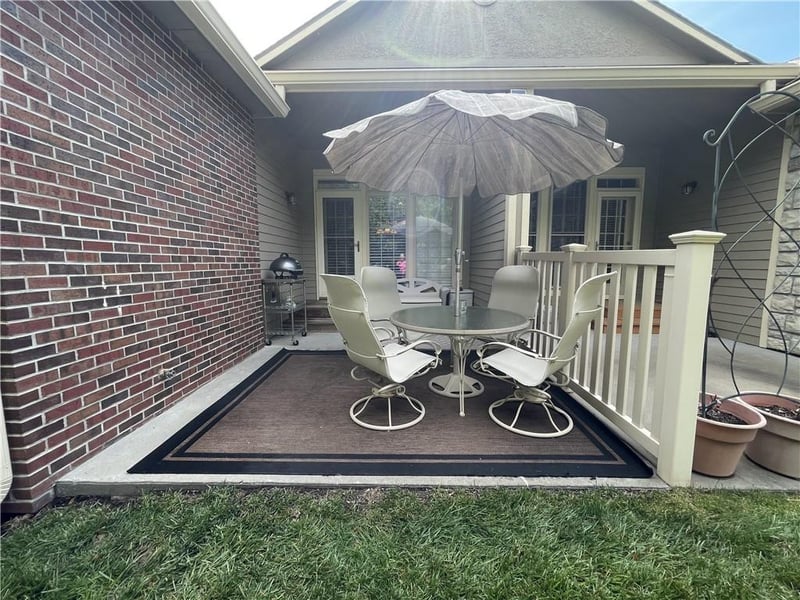 15756 Sunset Dr #703, Olathe, KS 66062
