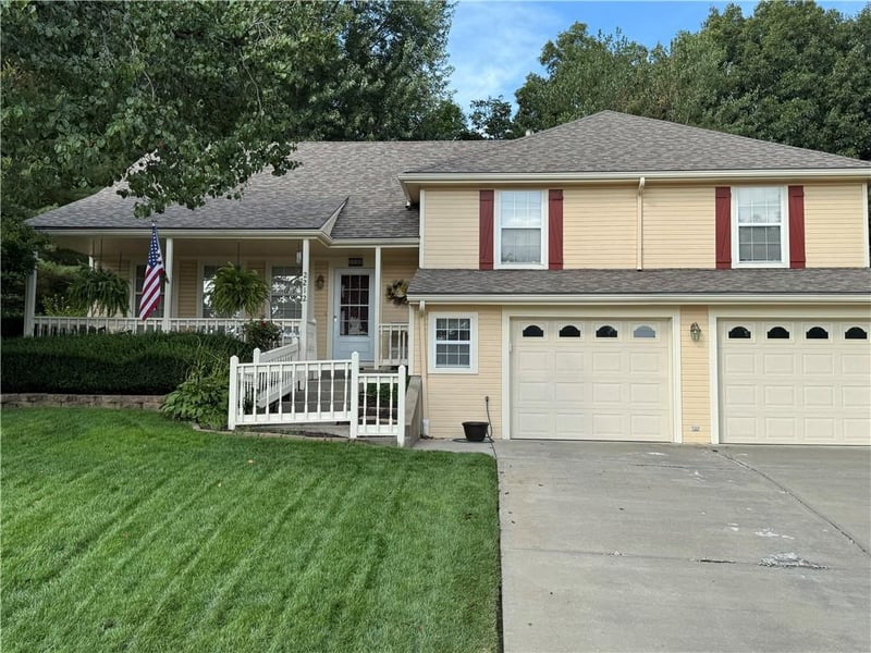 2212 19th Ter, Leavenworth, KS 66048