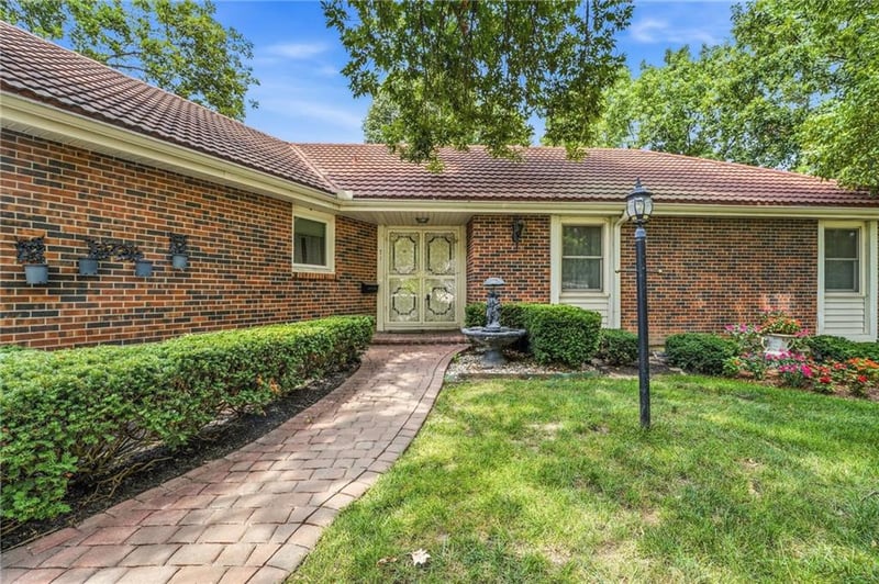 71 106th Ter, Kansas City, MO 64114