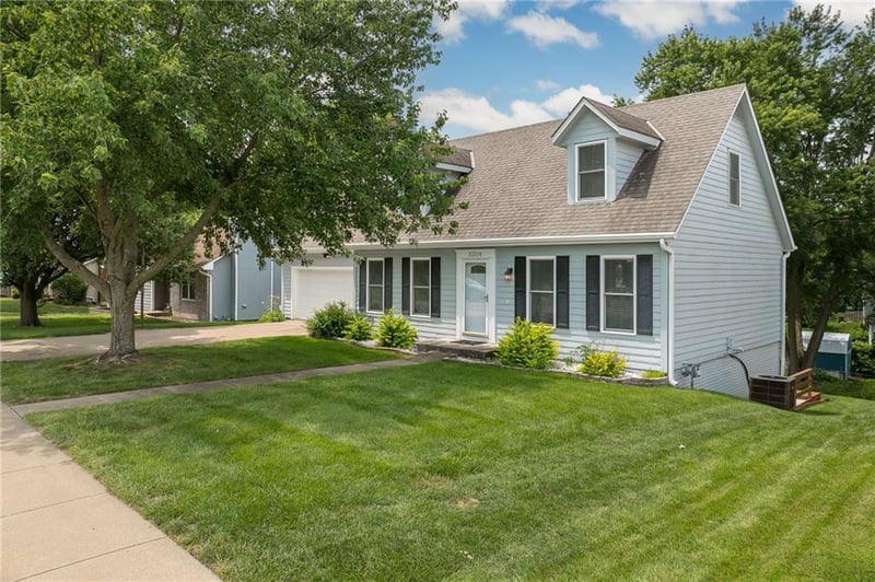 3308 Chris Hessler Rd, St Joseph, MO 64506
