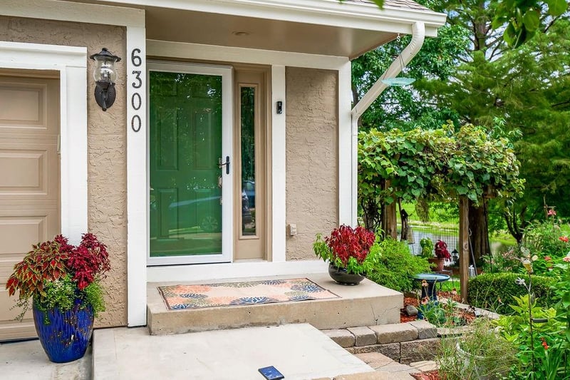 6300 NW 82nd Ct, Kansas City, MO 64151