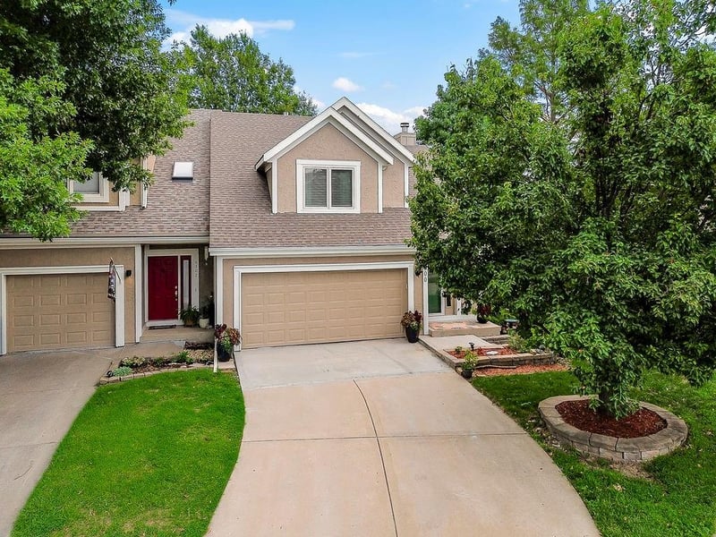 6300 NW 82nd Ct, Kansas City, MO 64151