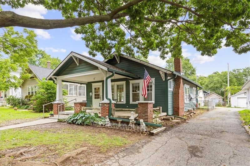 1303 Maywood Ave, Independence, MO 64052