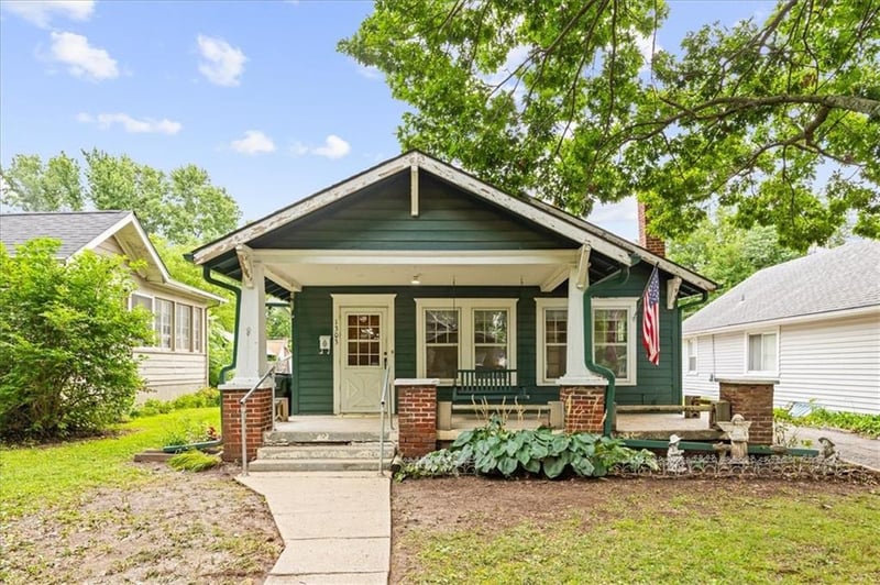 1303 Maywood Ave, Independence, MO 64052
