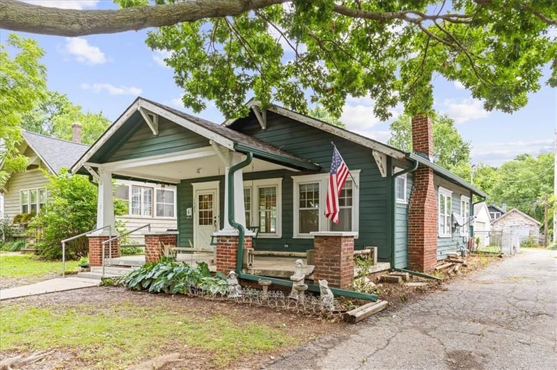 1303 Maywood Ave, Independence, MO 64052