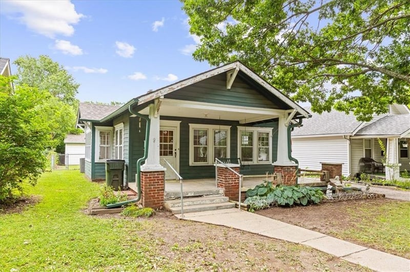 1303 Maywood Ave, Independence, MO 64052