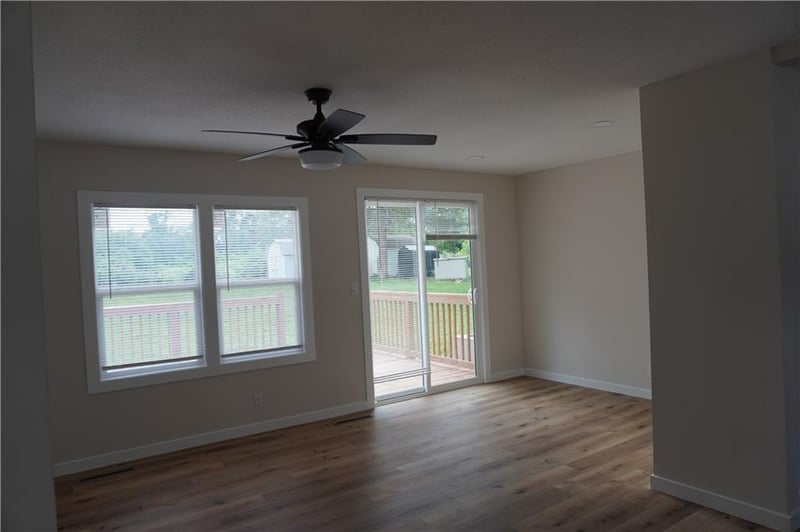 2412 Queen Ridge Dr, Independence, MO 64055