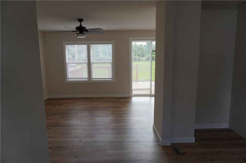 2412 Queen Ridge Dr, Independence, MO 64055