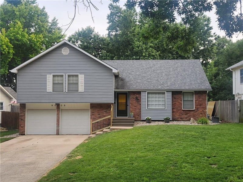 9009 82nd Pl, Overland Park, KS 66204